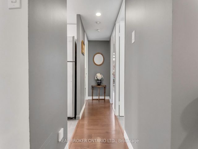 213 - 725 King St W