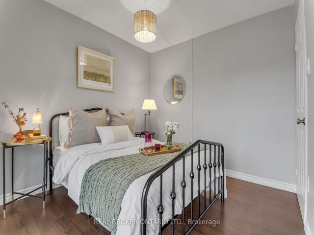 213 - 725 King St W