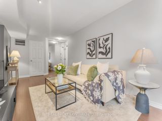 213 - 725 King St W