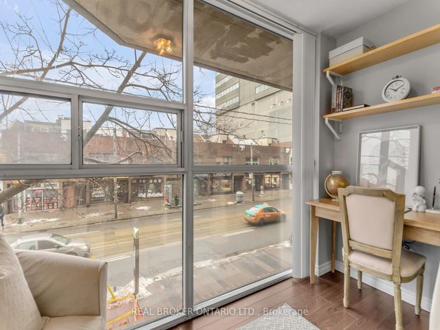 213 - 725 King St W