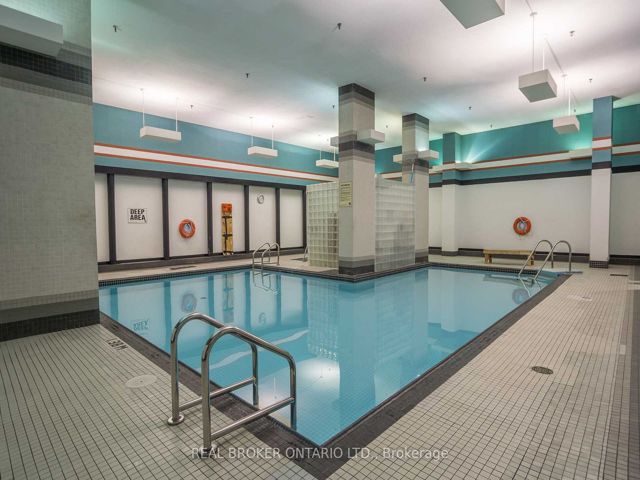213 - 725 King St W
