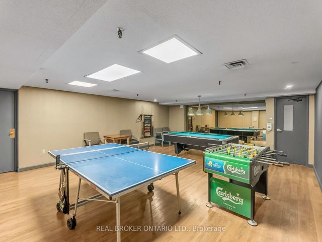 213 - 725 King St W