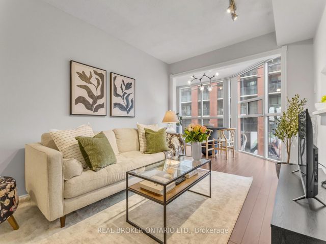 213 - 725 King St W