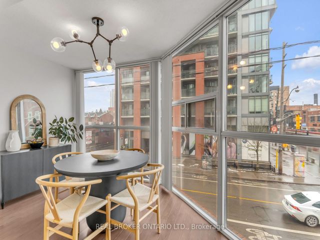 213 - 725 King St W