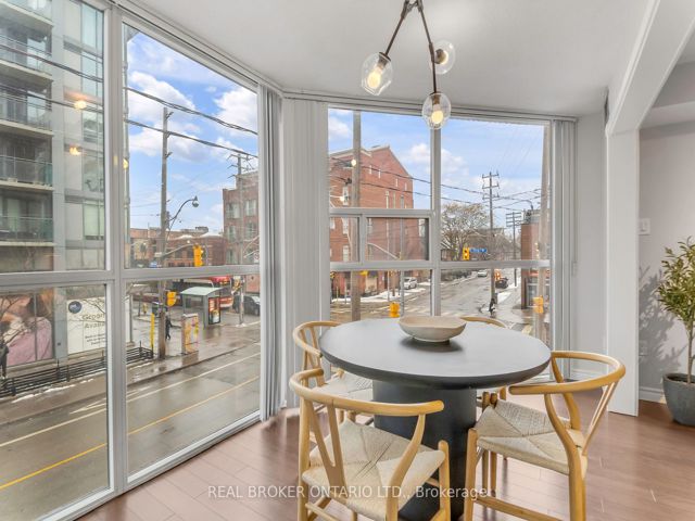 213 - 725 King St W