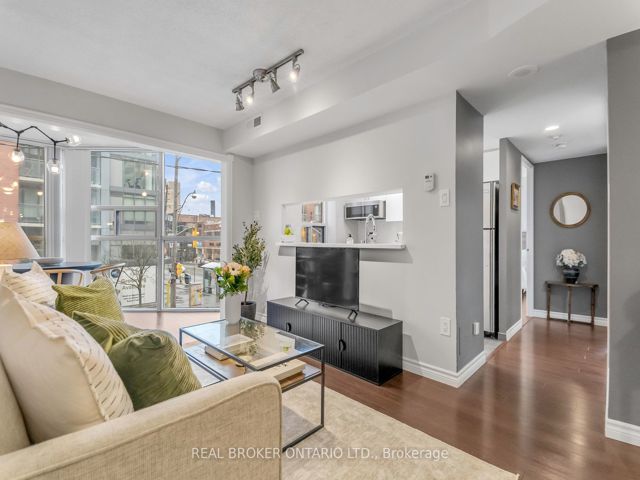 213 - 725 King St W