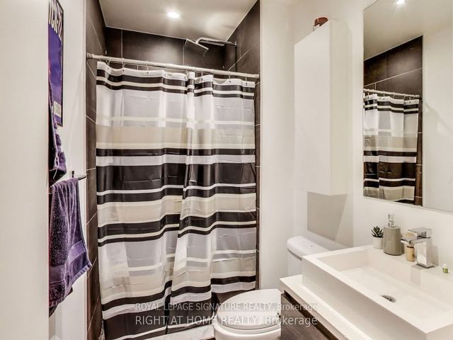 706 - 111 Bathurst St