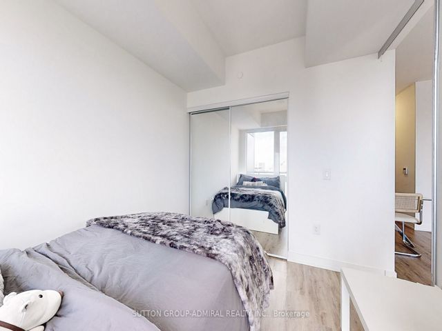 1412 - 158 Front St E