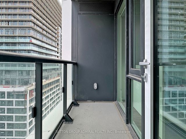 1412 - 158 Front St E