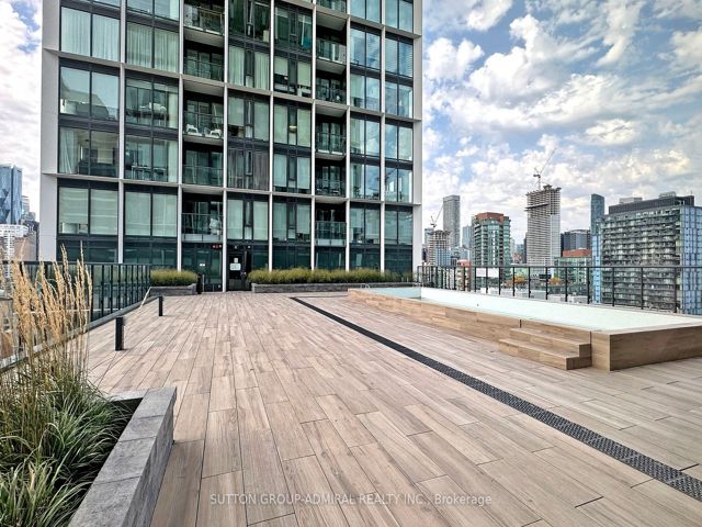 1412 - 158 Front St E