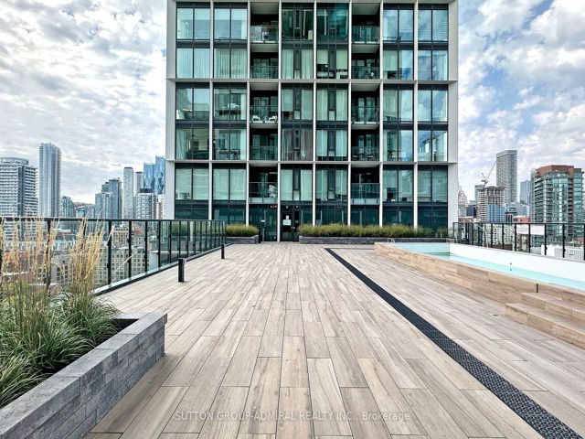 1412 - 158 Front St E