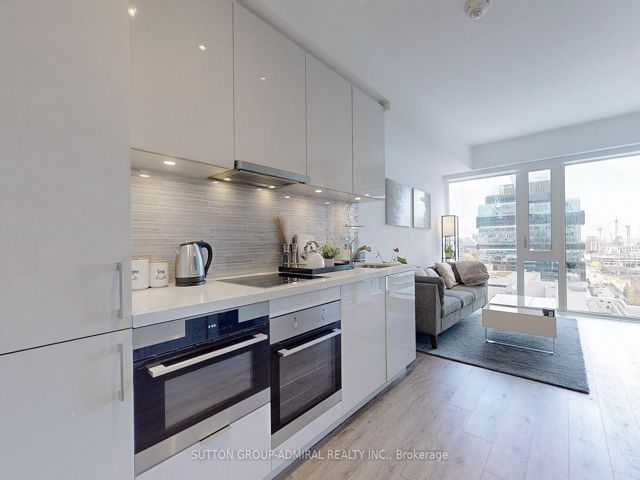 1412 - 158 Front St E