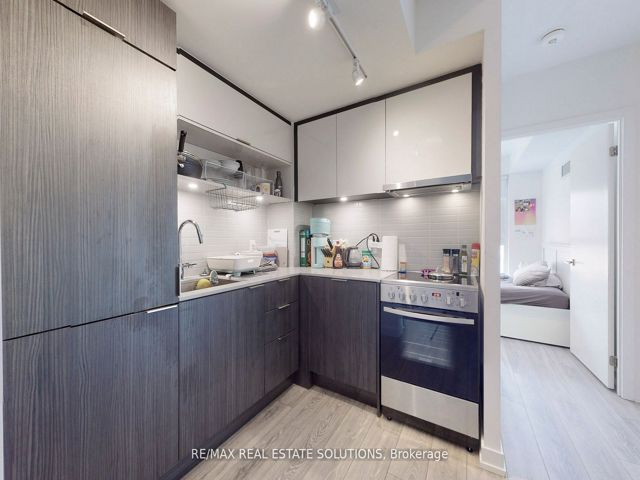 2302 - 159 Wellesley St E