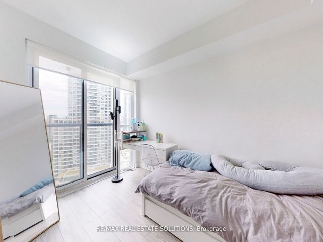 2302 - 159 Wellesley St E