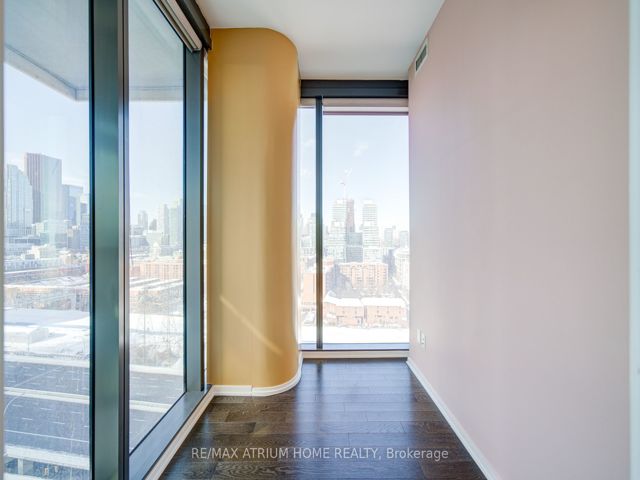1402 - 16 Bonnycastle St