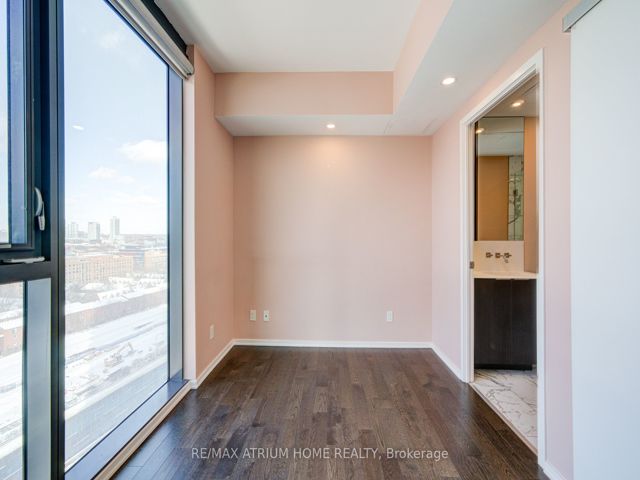 1402 - 16 Bonnycastle St