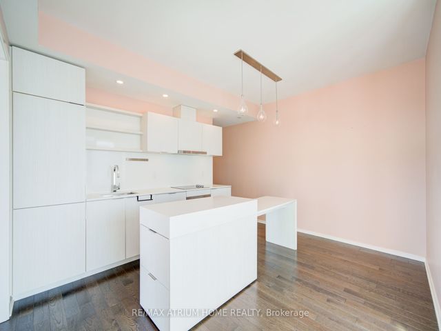 1402 - 16 Bonnycastle St