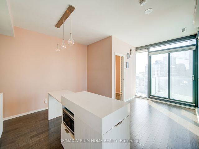 1402 - 16 Bonnycastle St