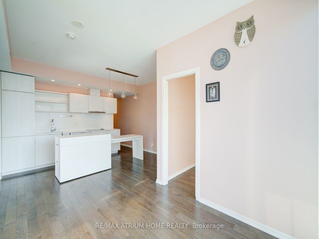 1402 - 16 Bonnycastle St