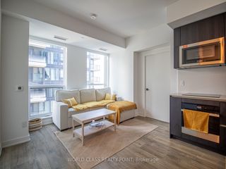3904 - 327 King St W