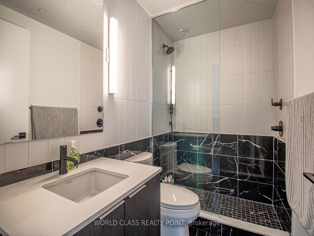 3904 - 327 King St W