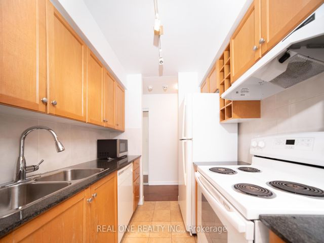 2404 - 210 Victoria St