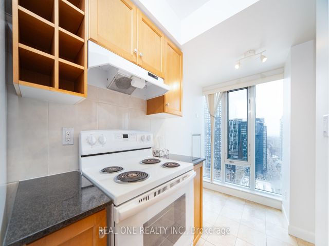 2404 - 210 Victoria St