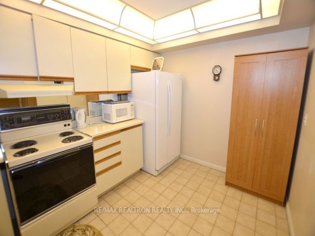 214 - 1121 Steeles Ave W