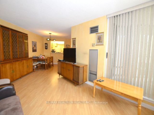 214 - 1121 Steeles Ave W