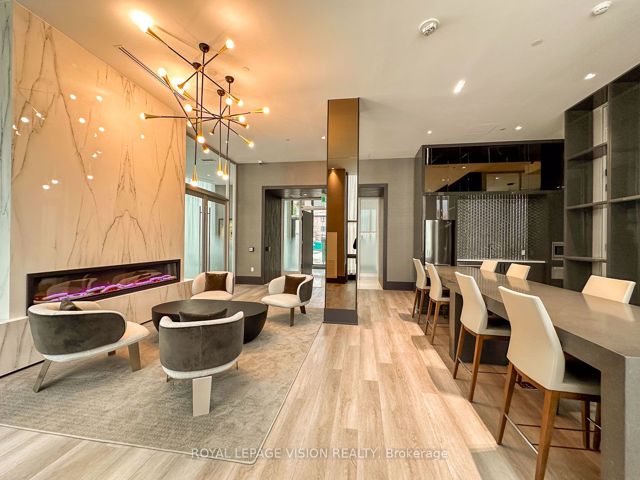 105 - 250 Lawrence Ave W