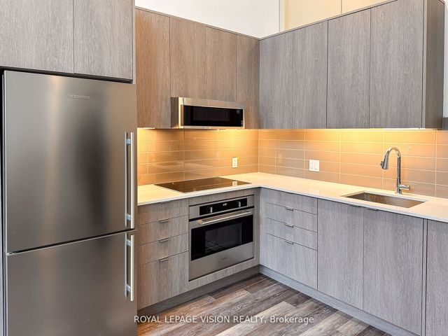 105 - 250 Lawrence Ave W