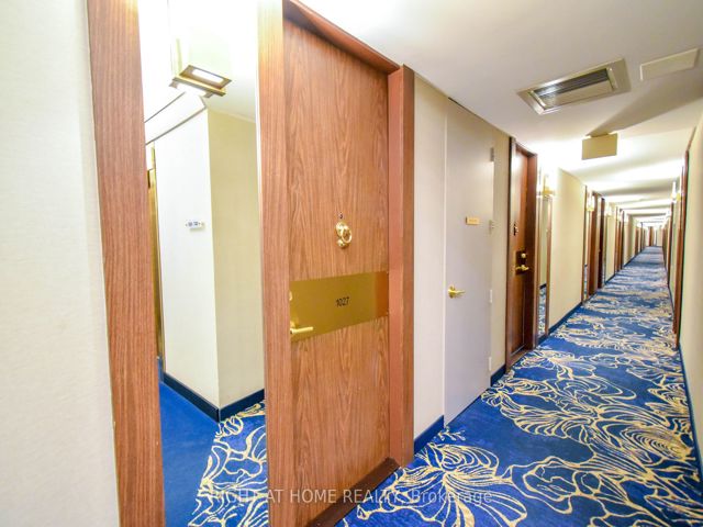 1027 - 33 Harbour Sq