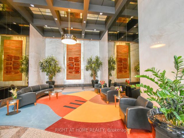 1027 - 33 Harbour Sq