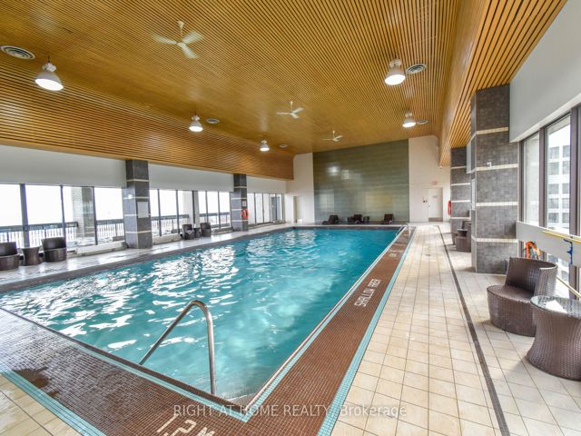 1027 - 33 Harbour Sq