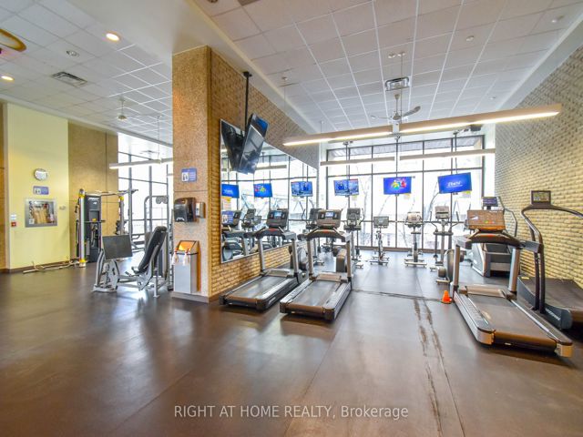 1027 - 33 Harbour Sq