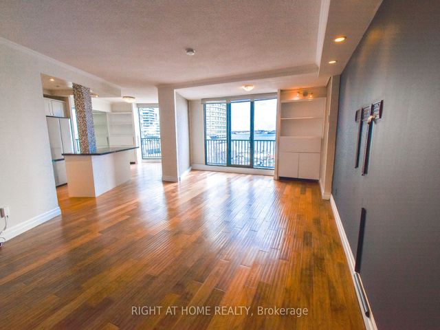 1027 - 33 Harbour Sq