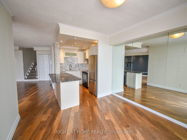 1027 - 33 Harbour Sq