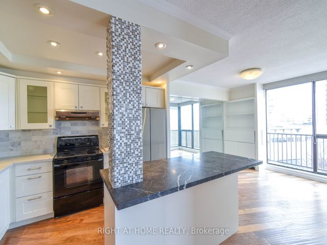 1027 - 33 Harbour Sq