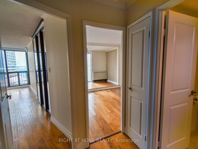 1027 - 33 Harbour Sq