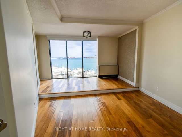 1027 - 33 Harbour Sq