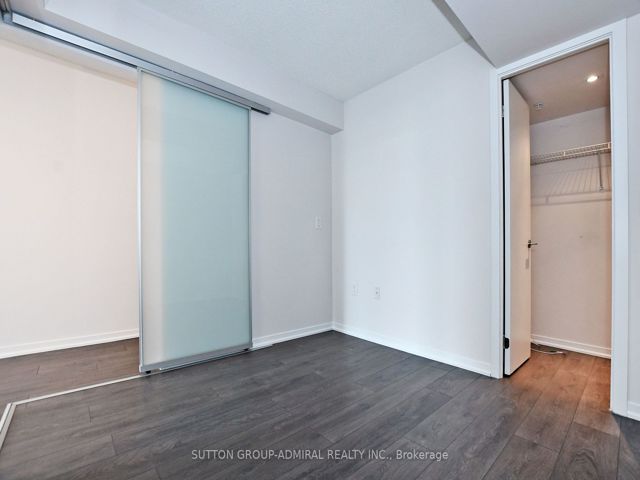 1111E - 36 Lisgar St