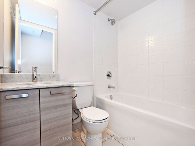 1111E - 36 Lisgar St