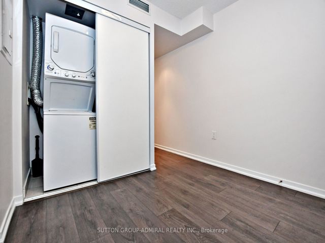 1111E - 36 Lisgar St