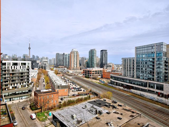 1111E - 36 Lisgar St