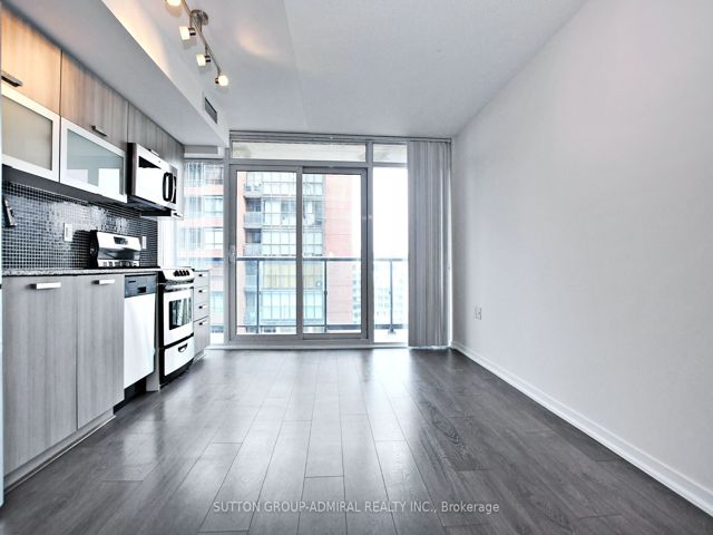 1111E - 36 Lisgar St