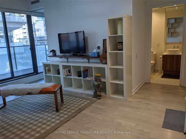 201 - 185 Roehampton Ave
