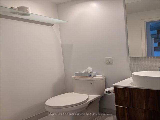 201 - 185 Roehampton Ave