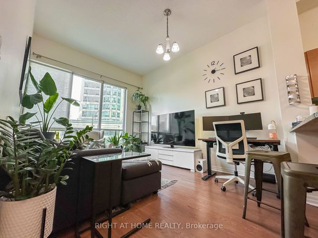 210 - 16 Yonge St