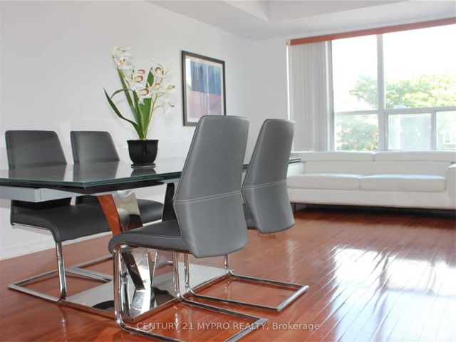 315 - 736 Spadina Ave
