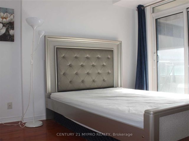 315 - 736 Spadina Ave